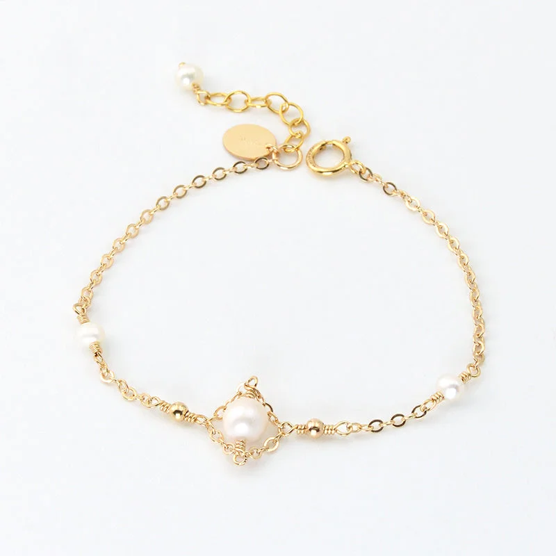 Womens 14K Gold Bracelet Charm Pearl Beaded Bracelets for Women